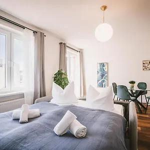 Sadebo Mit Terrasse Oder Balkon Apartment Lübeck